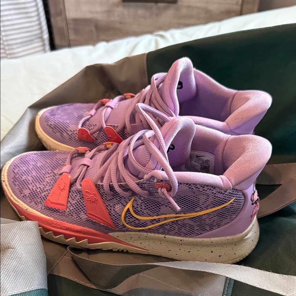 Nike Kyrie Lows